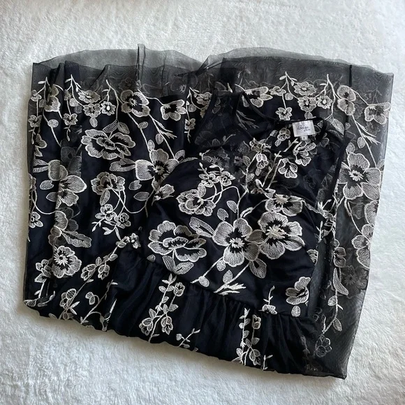 Beige by Eci Dresses | Beige by Eci Floral Embroidered Mesh Fit-And-Flare Dress | Color: Black/Cream | Size: 10 | Valladares83'S Closet